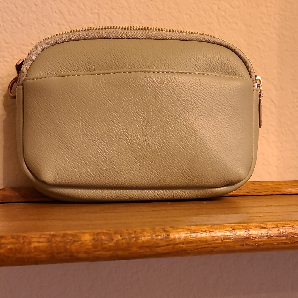 Unbranded Woman's Vegan Leather Light Green Clutch/Crossbody Bag New Without Tag